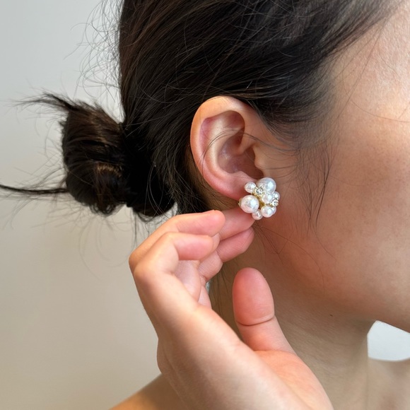 【Perleta】Luxurious Round Pearl Designer Earrings (S925 Silver, Gold-Plated) - Picture 3 of 3